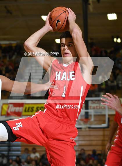 Thumbnail 3 in Nathan Hale vs. Central Catholic (Les Schwab Invitational) photogallery.