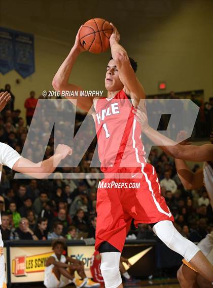 Thumbnail 3 in Nathan Hale vs. Central Catholic (Les Schwab Invitational) photogallery.