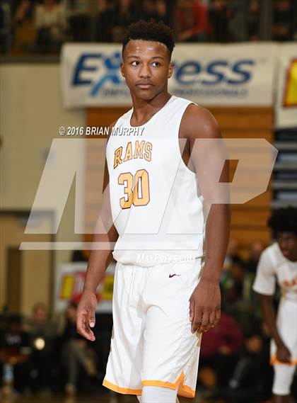 Thumbnail 2 in Nathan Hale vs. Central Catholic (Les Schwab Invitational) photogallery.