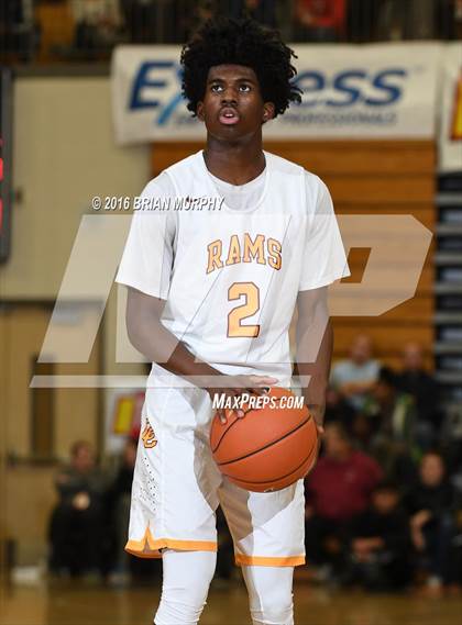 Thumbnail 2 in Nathan Hale vs. Central Catholic (Les Schwab Invitational) photogallery.