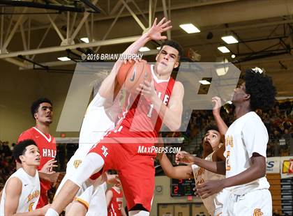 Thumbnail 3 in Nathan Hale vs. Central Catholic (Les Schwab Invitational) photogallery.