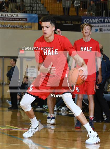 Thumbnail 3 in Nathan Hale vs. Central Catholic (Les Schwab Invitational) photogallery.