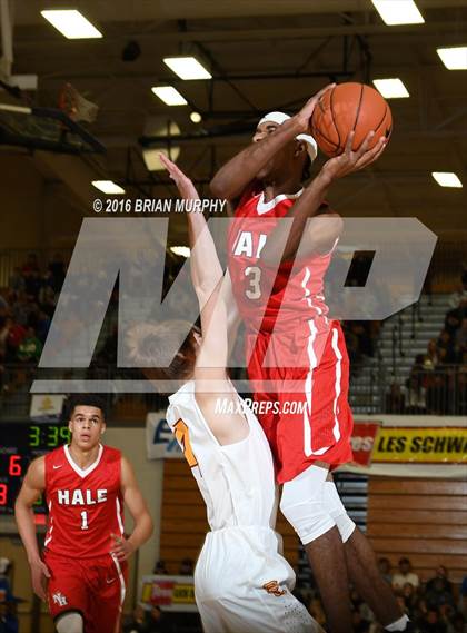 Thumbnail 2 in Nathan Hale vs. Central Catholic (Les Schwab Invitational) photogallery.