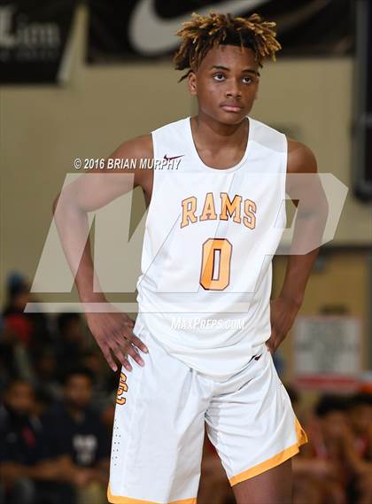 Thumbnail 3 in Nathan Hale vs. Central Catholic (Les Schwab Invitational) photogallery.