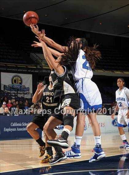 Thumbnail 2 in Windward vs. Bishop Montgomery (CIF SS 4AA Final) photogallery.