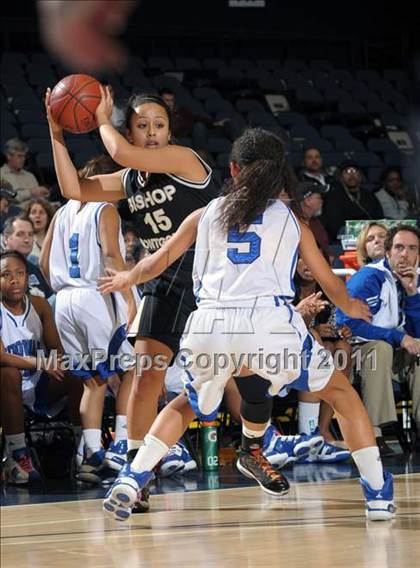 Thumbnail 3 in Windward vs. Bishop Montgomery (CIF SS 4AA Final) photogallery.