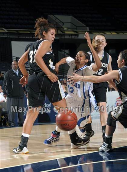 Thumbnail 3 in Windward vs. Bishop Montgomery (CIF SS 4AA Final) photogallery.