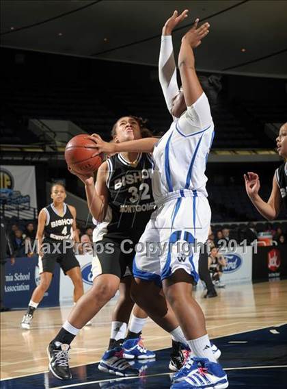 Thumbnail 2 in Windward vs. Bishop Montgomery (CIF SS 4AA Final) photogallery.