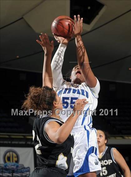 Thumbnail 3 in Windward vs. Bishop Montgomery (CIF SS 4AA Final) photogallery.