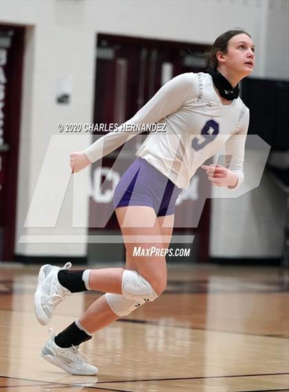 Thumbnail 1 in Thrall vs. Iola (UIL 2A State Semifinal) photogallery.