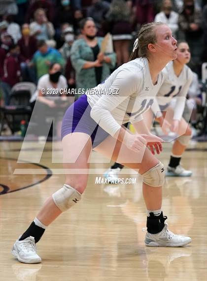 Thumbnail 3 in Thrall vs. Iola (UIL 2A State Semifinal) photogallery.
