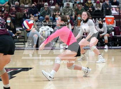 Thumbnail 1 in Thrall vs. Iola (UIL 2A State Semifinal) photogallery.
