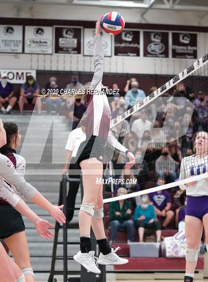 Thumbnail 2 in Thrall vs. Iola (UIL 2A State Semifinal) photogallery.