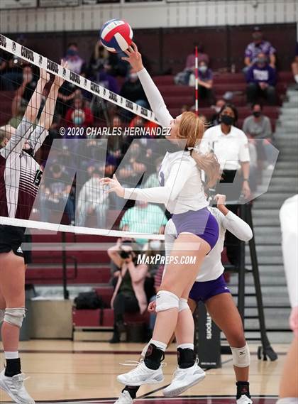 Thumbnail 2 in Thrall vs. Iola (UIL 2A State Semifinal) photogallery.