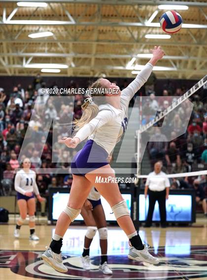Thumbnail 3 in Thrall vs. Iola (UIL 2A State Semifinal) photogallery.