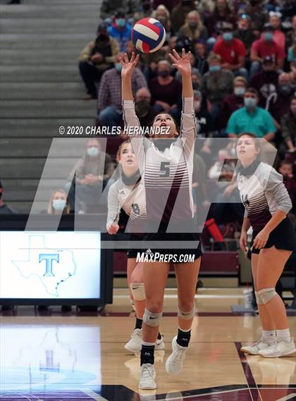 Thumbnail 1 in Thrall vs. Iola (UIL 2A State Semifinal) photogallery.