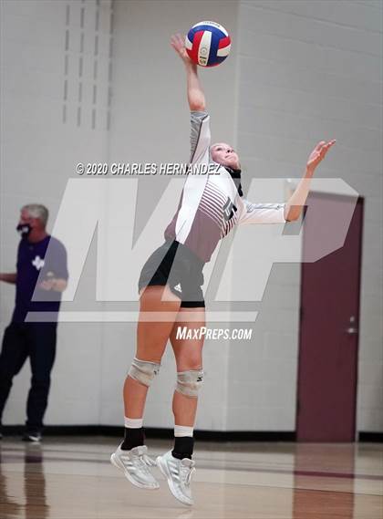 Thumbnail 1 in Thrall vs. Iola (UIL 2A State Semifinal) photogallery.
