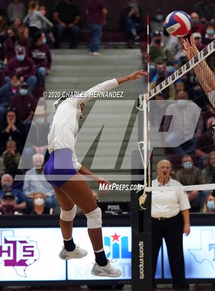 Thumbnail 2 in Thrall vs. Iola (UIL 2A State Semifinal) photogallery.
