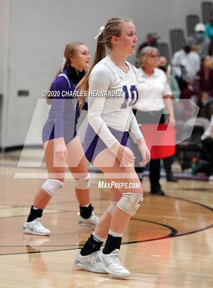 Thumbnail 3 in Thrall vs. Iola (UIL 2A State Semifinal) photogallery.