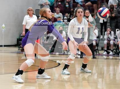 Thumbnail 1 in Thrall vs. Iola (UIL 2A State Semifinal) photogallery.