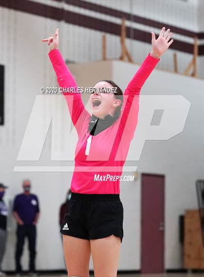 Thumbnail 2 in Thrall vs. Iola (UIL 2A State Semifinal) photogallery.