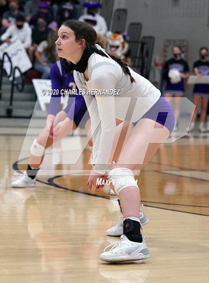 Thumbnail 3 in Thrall vs. Iola (UIL 2A State Semifinal) photogallery.