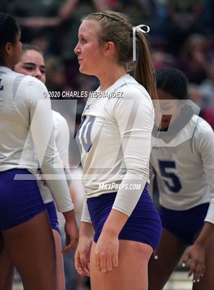 Thumbnail 3 in Thrall vs. Iola (UIL 2A State Semifinal) photogallery.