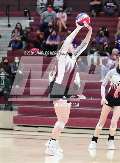 Thumbnail 3 in Thrall vs. Iola (UIL 2A State Semifinal) photogallery.