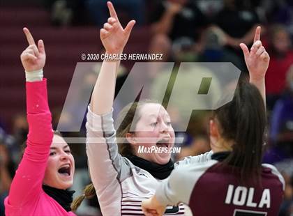 Thumbnail 2 in Thrall vs. Iola (UIL 2A State Semifinal) photogallery.