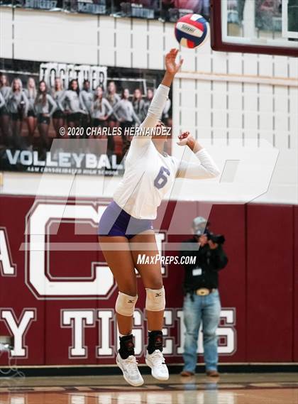 Thumbnail 3 in Thrall vs. Iola (UIL 2A State Semifinal) photogallery.