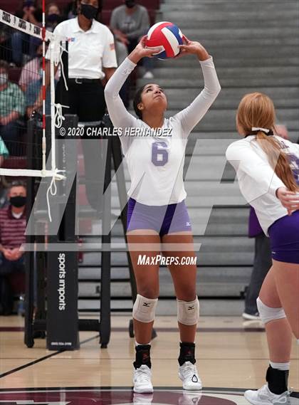 Thumbnail 1 in Thrall vs. Iola (UIL 2A State Semifinal) photogallery.