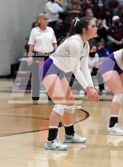 Thumbnail 1 in Thrall vs. Iola (UIL 2A State Semifinal) photogallery.