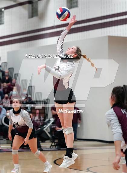 Thumbnail 1 in Thrall vs. Iola (UIL 2A State Semifinal) photogallery.