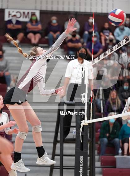 Thumbnail 2 in Thrall vs. Iola (UIL 2A State Semifinal) photogallery.