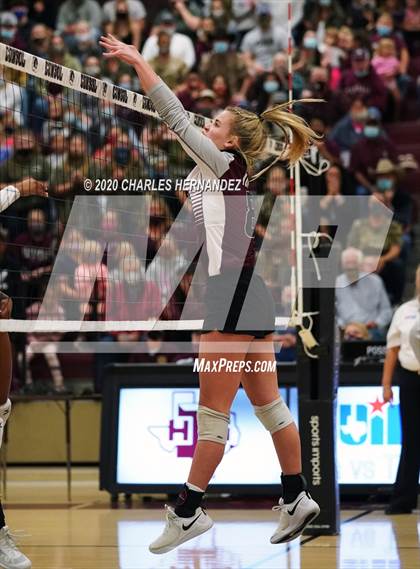 Thumbnail 1 in Thrall vs. Iola (UIL 2A State Semifinal) photogallery.