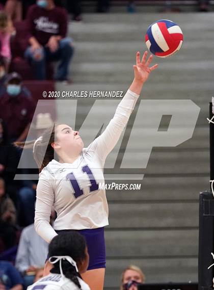 Thumbnail 1 in Thrall vs. Iola (UIL 2A State Semifinal) photogallery.