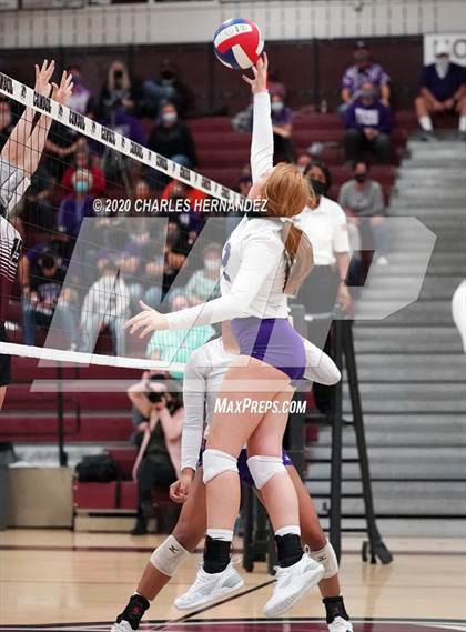 Thumbnail 3 in Thrall vs. Iola (UIL 2A State Semifinal) photogallery.