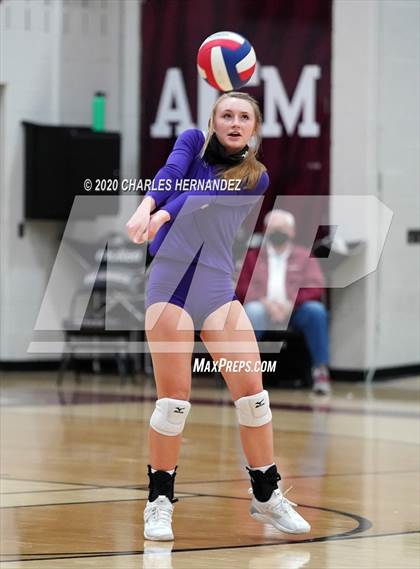 Thumbnail 3 in Thrall vs. Iola (UIL 2A State Semifinal) photogallery.