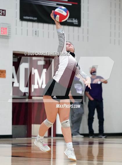 Thumbnail 3 in Thrall vs. Iola (UIL 2A State Semifinal) photogallery.