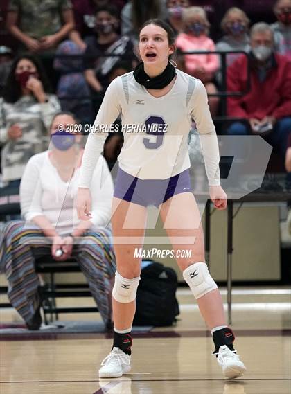 Thumbnail 1 in Thrall vs. Iola (UIL 2A State Semifinal) photogallery.