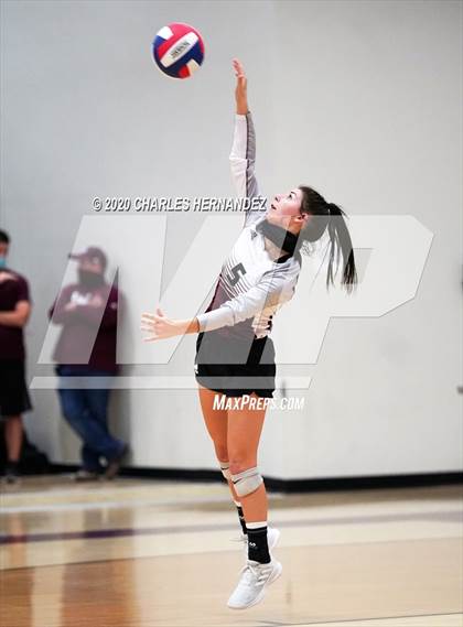 Thumbnail 2 in Thrall vs. Iola (UIL 2A State Semifinal) photogallery.