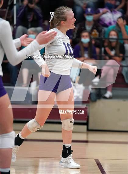 Thumbnail 2 in Thrall vs. Iola (UIL 2A State Semifinal) photogallery.