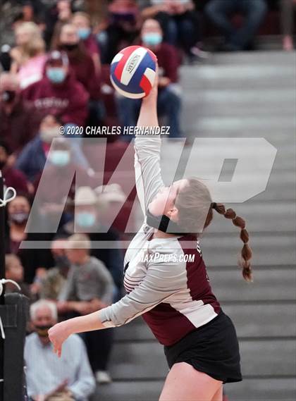 Thumbnail 1 in Thrall vs. Iola (UIL 2A State Semifinal) photogallery.