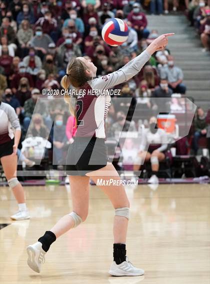 Thumbnail 1 in Thrall vs. Iola (UIL 2A State Semifinal) photogallery.
