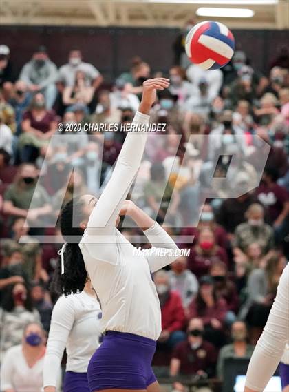 Thumbnail 3 in Thrall vs. Iola (UIL 2A State Semifinal) photogallery.