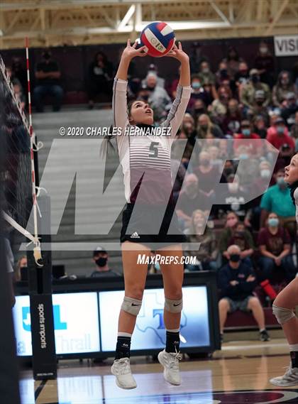 Thumbnail 3 in Thrall vs. Iola (UIL 2A State Semifinal) photogallery.
