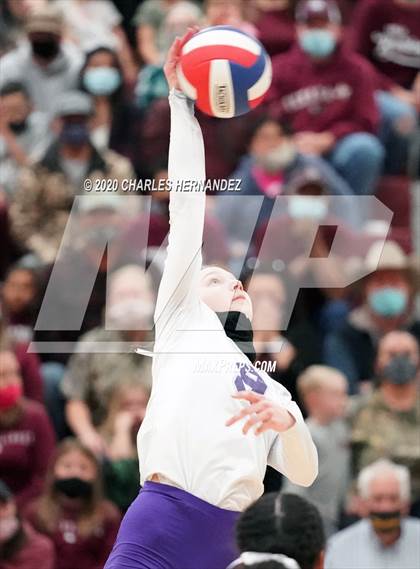 Thumbnail 2 in Thrall vs. Iola (UIL 2A State Semifinal) photogallery.