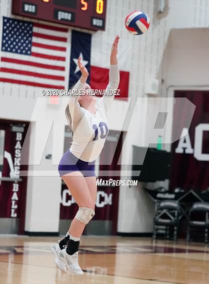 Thumbnail 1 in Thrall vs. Iola (UIL 2A State Semifinal) photogallery.