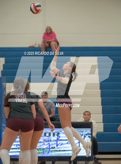 Thumbnail 3 in Tompkins vs. A&M Consolidated (KISD/CFISD Tournament - Silver Final) photogallery.