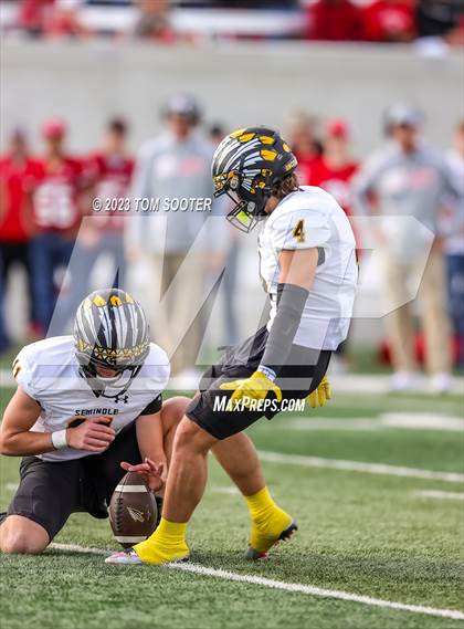 Thumbnail 3 in Seminole @ Glen Rose (UIL Football 4A Division 2 Regional Semifinal) photogallery.